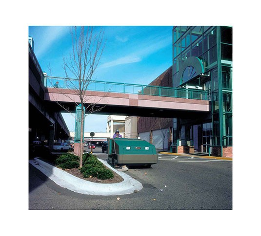 800 Industrial Ride-On Sweeper alt 4